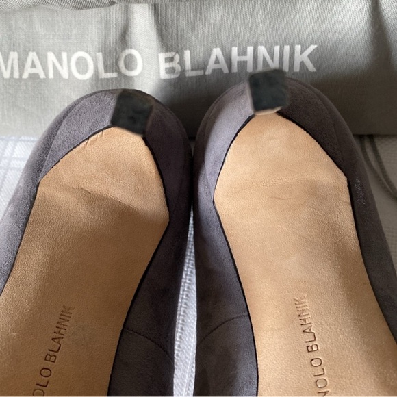 Authentic Manolo Blahnik BB pumps in Grey Suede
Heel 105mm - Picture 8 of 13